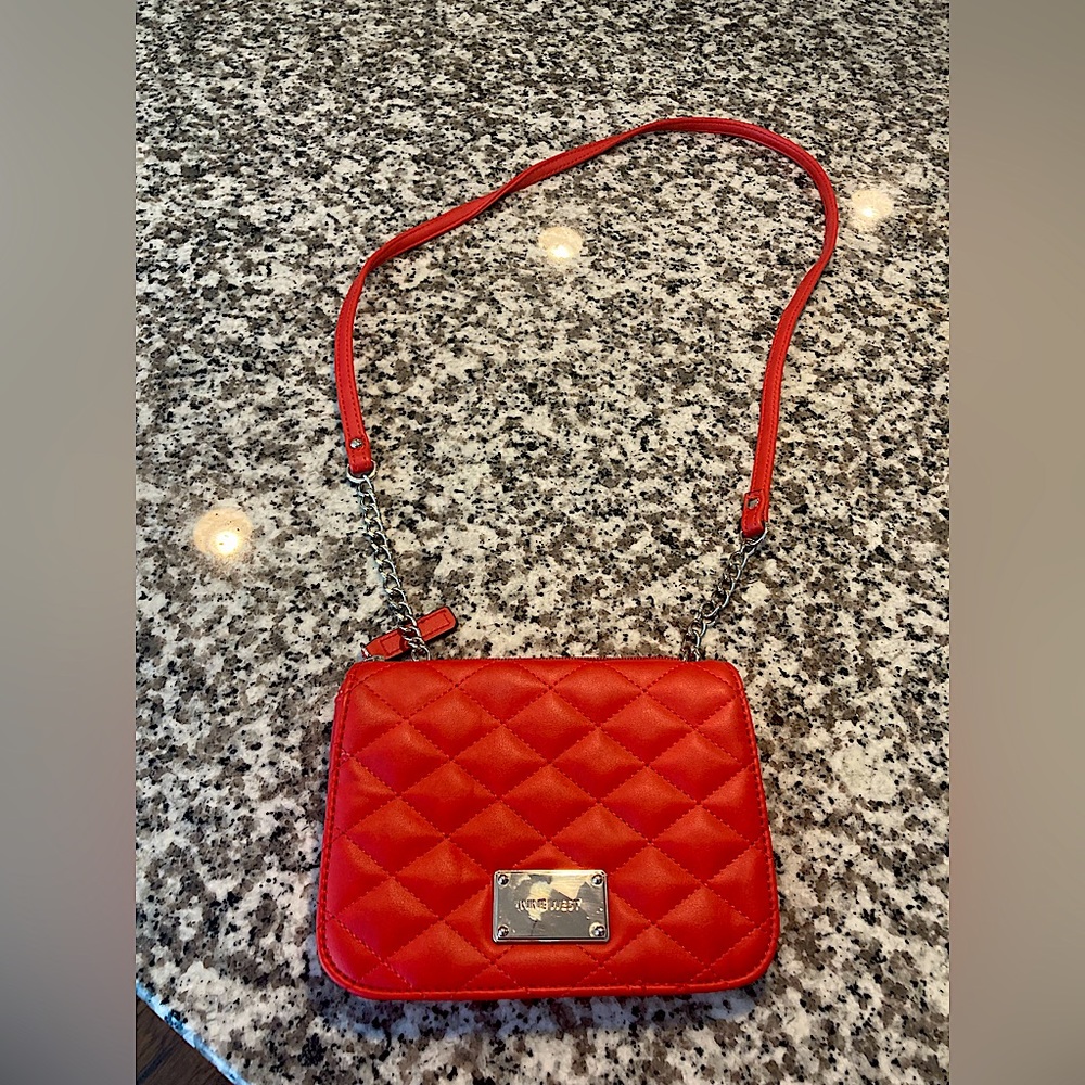 Clearance Price!✨LIKE NEW! Nine West Crossbody Quilted Red Hand bag